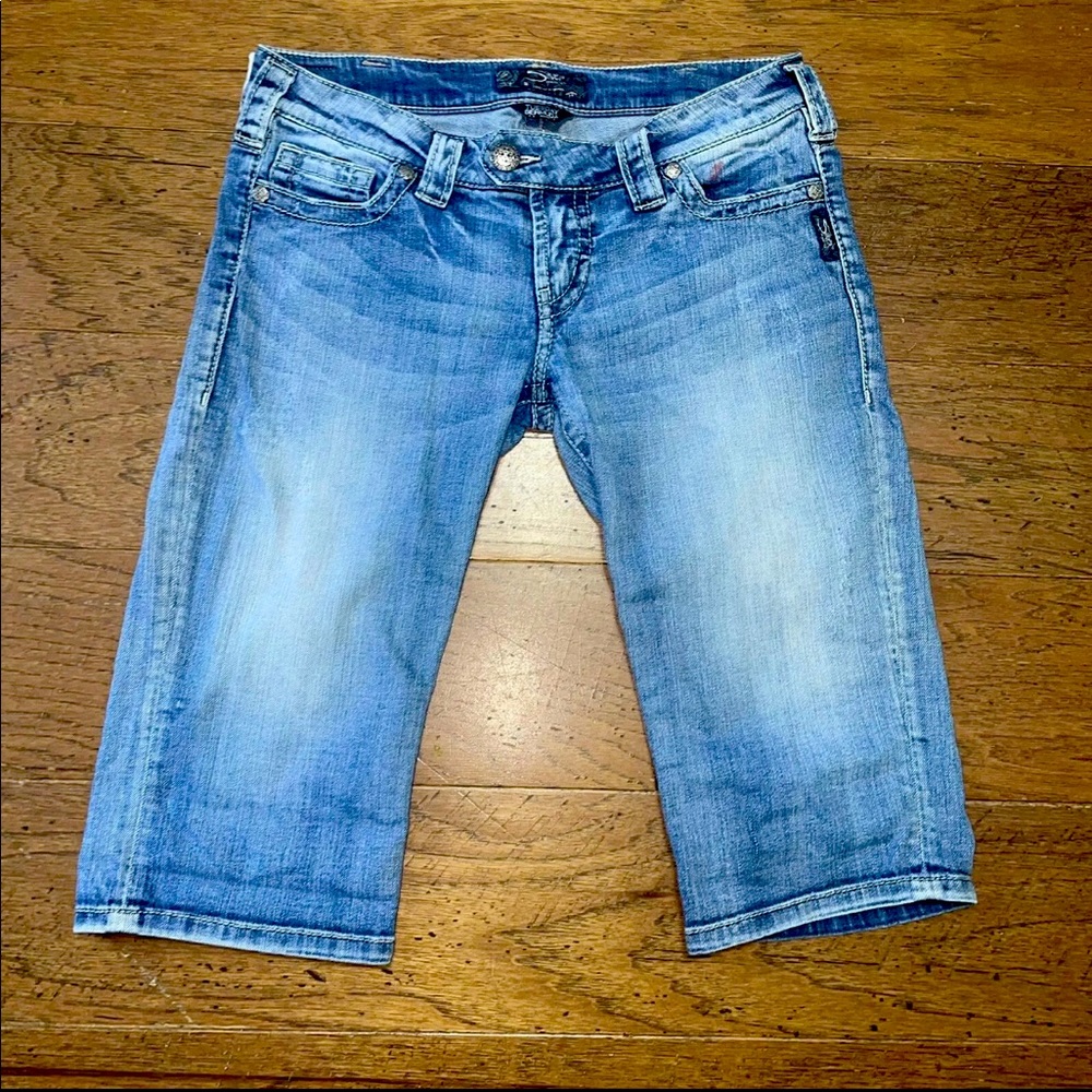 Silver Jeans. Tuesday Bermuda. Size W30